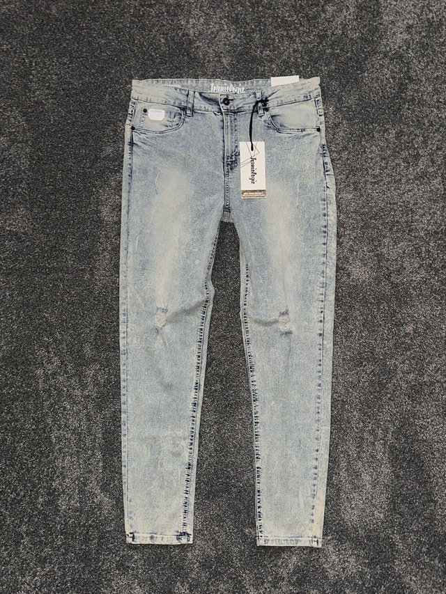 size 14 womans light wash skinny jeans