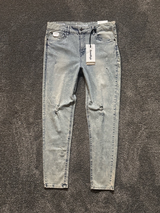 size 14 womans light wash skinny jeans - photo 2