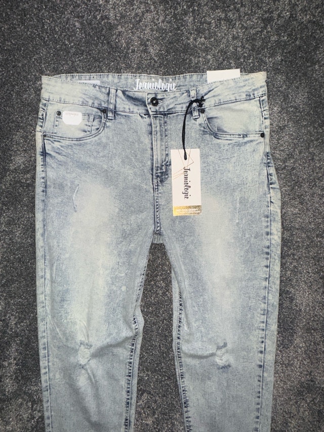 size 14 womans light wash skinny jeans - photo 3