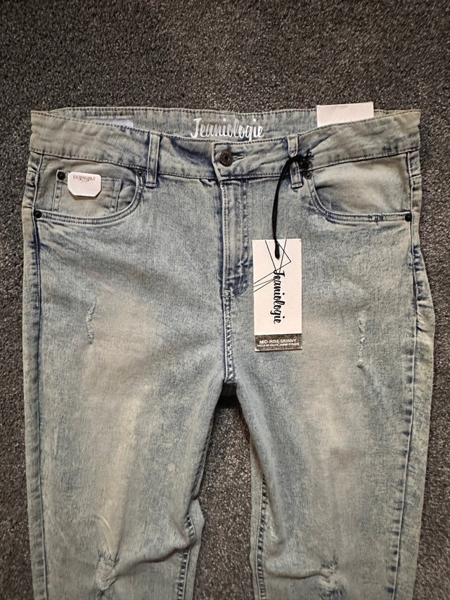 size 14 womans light wash skinny jeans - photo 4
