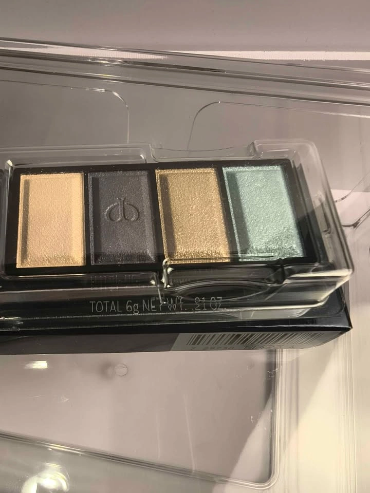 Clé de Peau Beauté Eye Color Quad refill (Shade 310 / Moon Beam) - photo 3