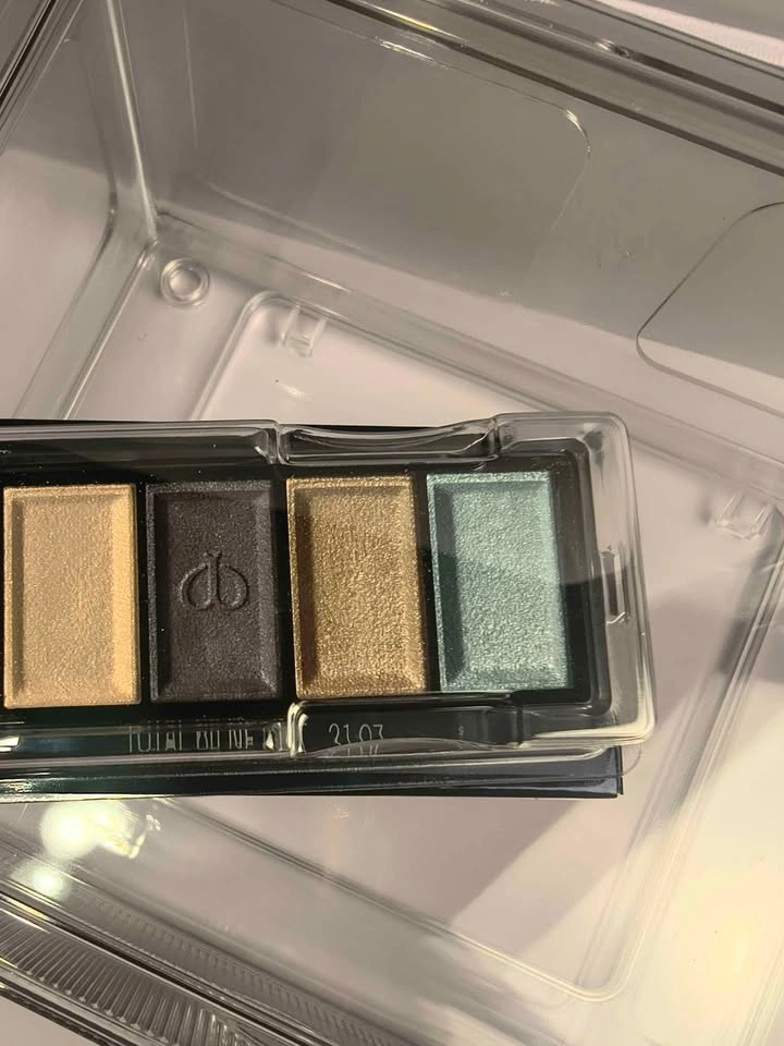 Clé de Peau Beauté Eye Color Quad refill (Shade 310 / Moon Beam) - photo 5