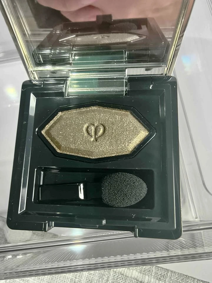 Cle De Peau Beaute Powder Eye Color Solo - 1.8g/.06oz - Shade 20
