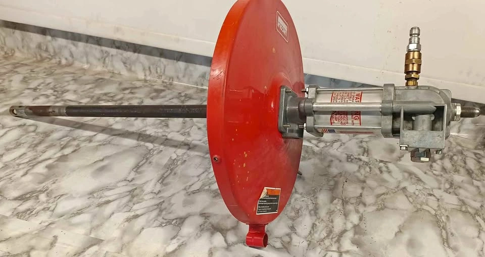 Lincoln Industrial Pneumatic Grease Pump for Keg/Barrel
