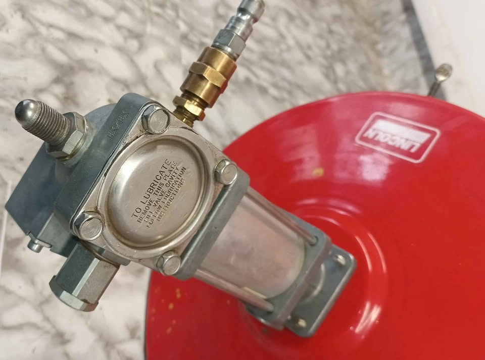 Lincoln Industrial Pneumatic Grease Pump for Keg/Barrel - photo 2