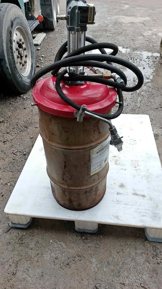 The Lincoln Model 282396 air-operated oil stub pump