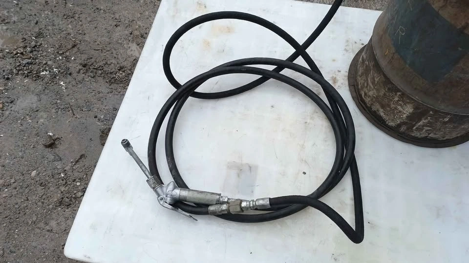 The Lincoln Model 282396 air-operated oil stub pump - photo 2