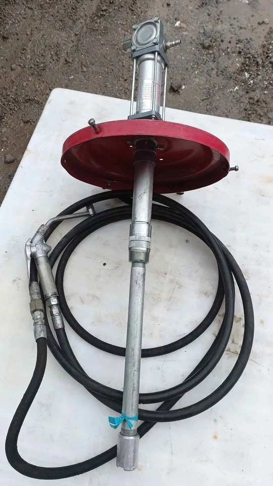 The Lincoln Model 282396 air-operated oil stub pump - photo 3