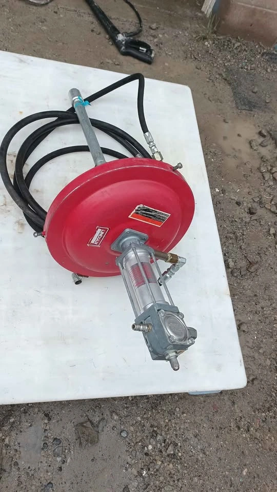 The Lincoln Model 282396 air-operated oil stub pump - photo 4
