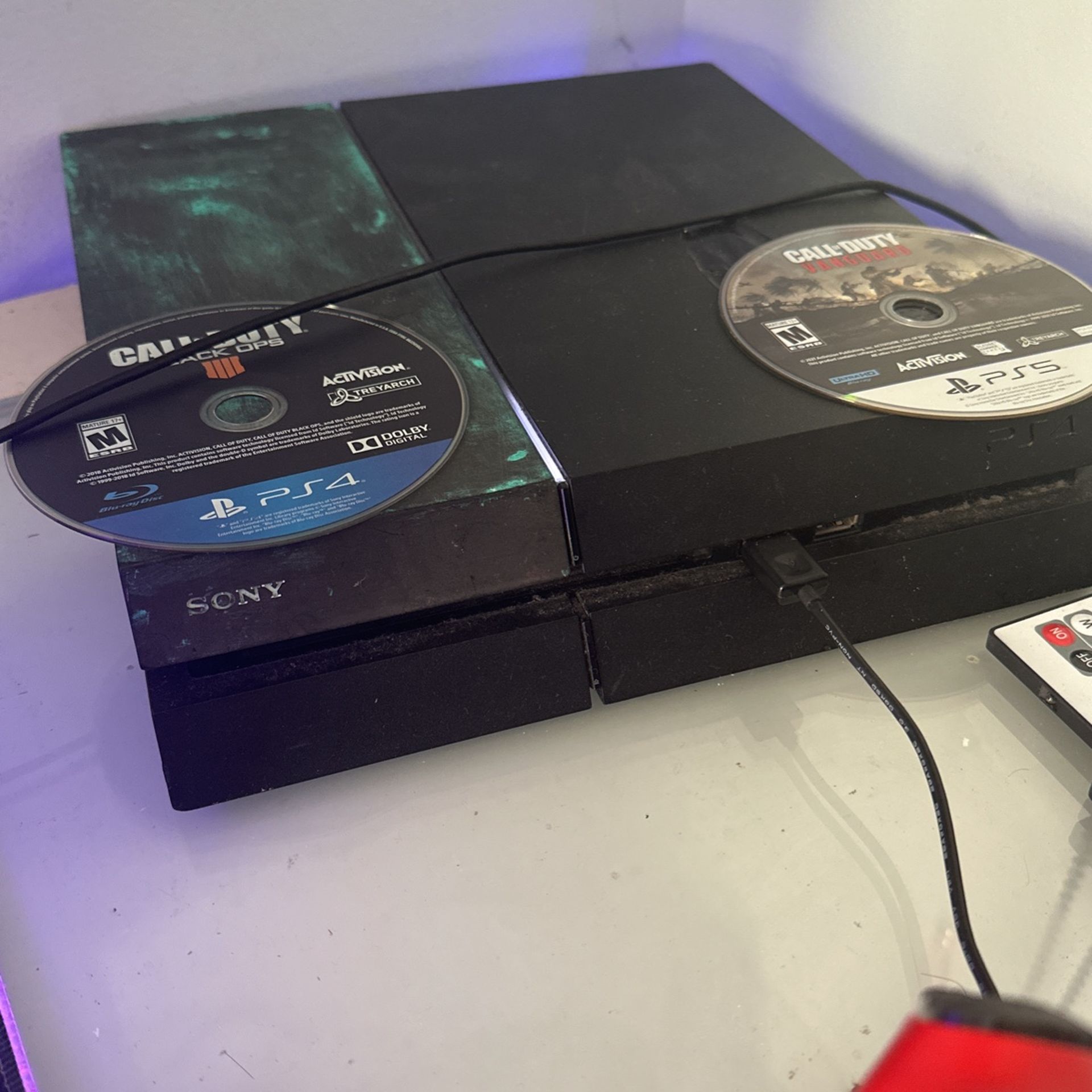 PS4 + 2 C.O.D GAMES - photo 2
