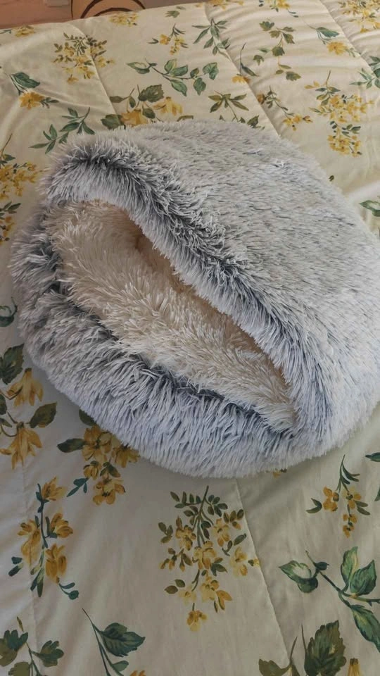 Plush Hooded Pet Bed - photo 5