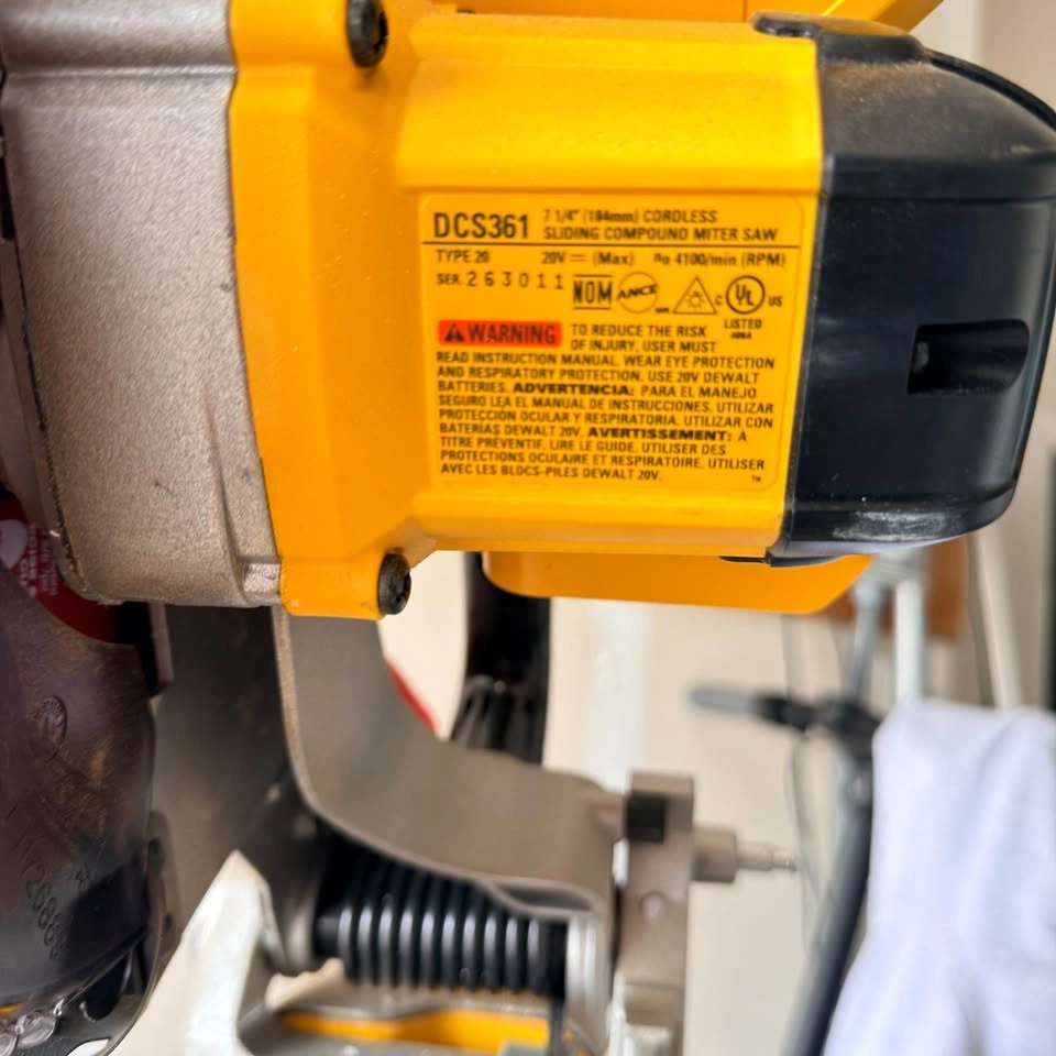DEWALT 20V MAX 7-1/4" Cordless Miter Saw and Stand - photo 4