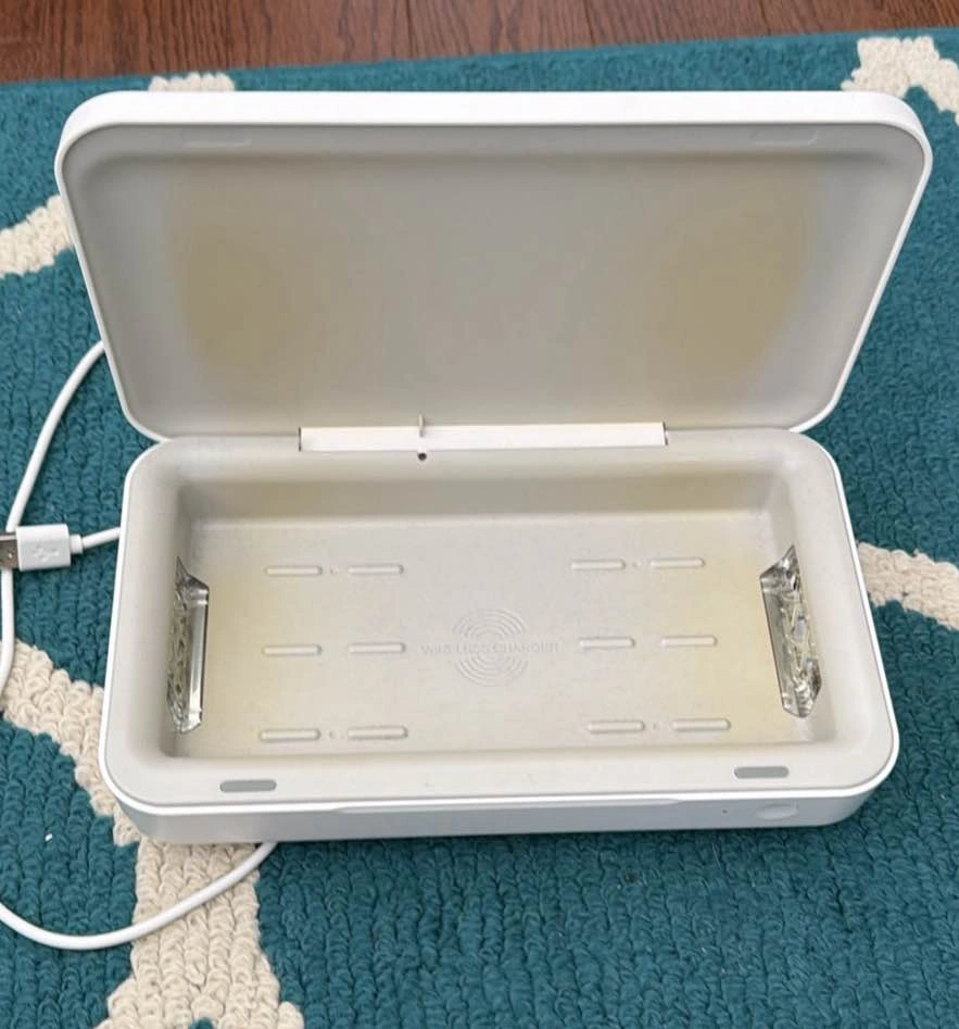 Phone charger with UV sanitizer - photo 2
