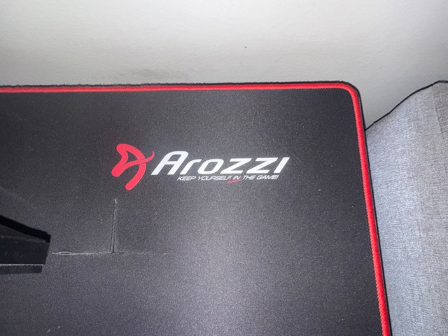 Arozzi Gaming Desk and Vitesse Gaming Chair - photo 2