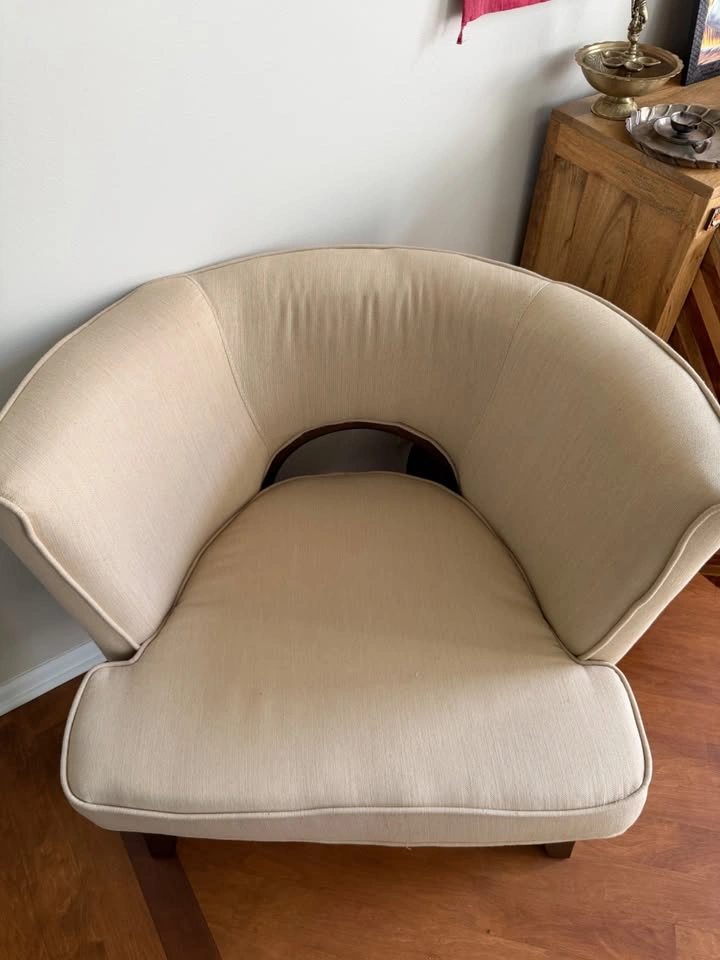 Sculptural Accent Chair – Cream Linen with Wood Porthole Back - photo 2
