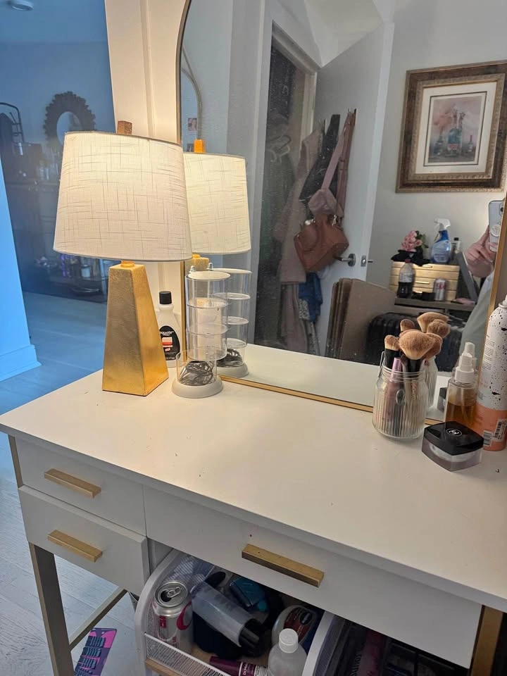 Vanity (MIRROR INCLUDED)