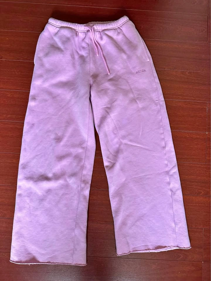 Aritzia Sweatfleece Mega Fit wide leg sweatpants