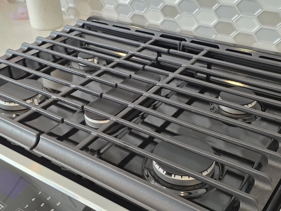 Whirlpool 30” Slide-In Gas Range – Never Cooked With – 5.8 cu ft - photo 2