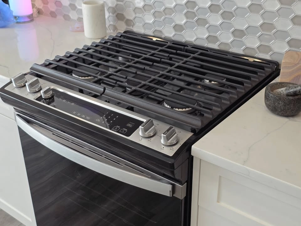 Whirlpool 30” Slide-In Gas Range – Never Cooked With – 5.8 cu ft - photo 3