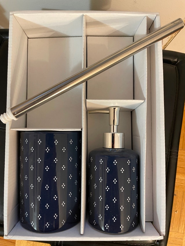 3-Piece Navy Blue Bathroom Accessory Set