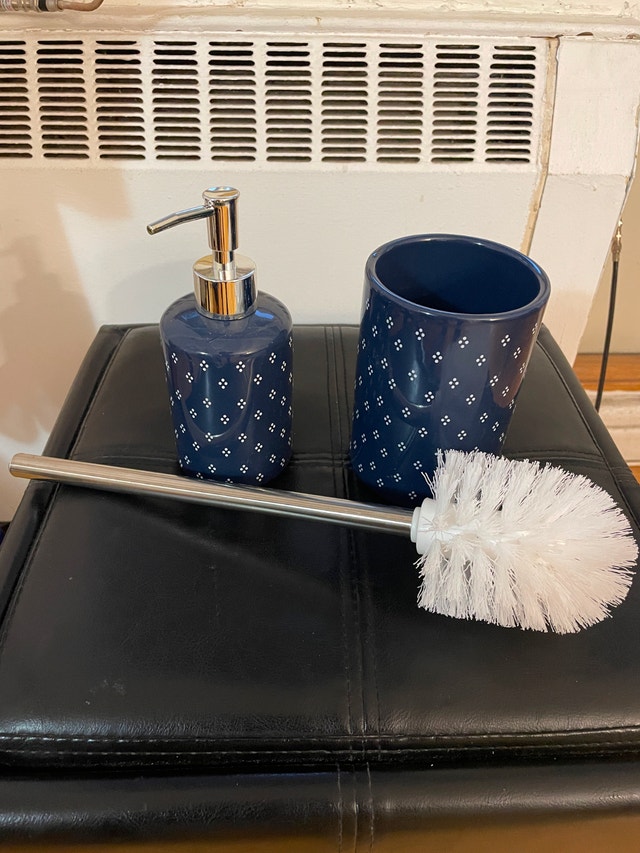 3-Piece Navy Blue Bathroom Accessory Set - photo 2