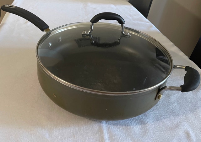 Deep 5-Quart Non-Stick Saute Pan with Lid - Cookware