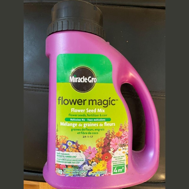 Miracle-Gro Flower Magic Mix - Gardening Essentials