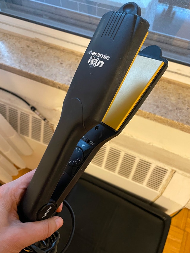 Professional TRESemme Ceramic Ion Hair Straightener - photo 2