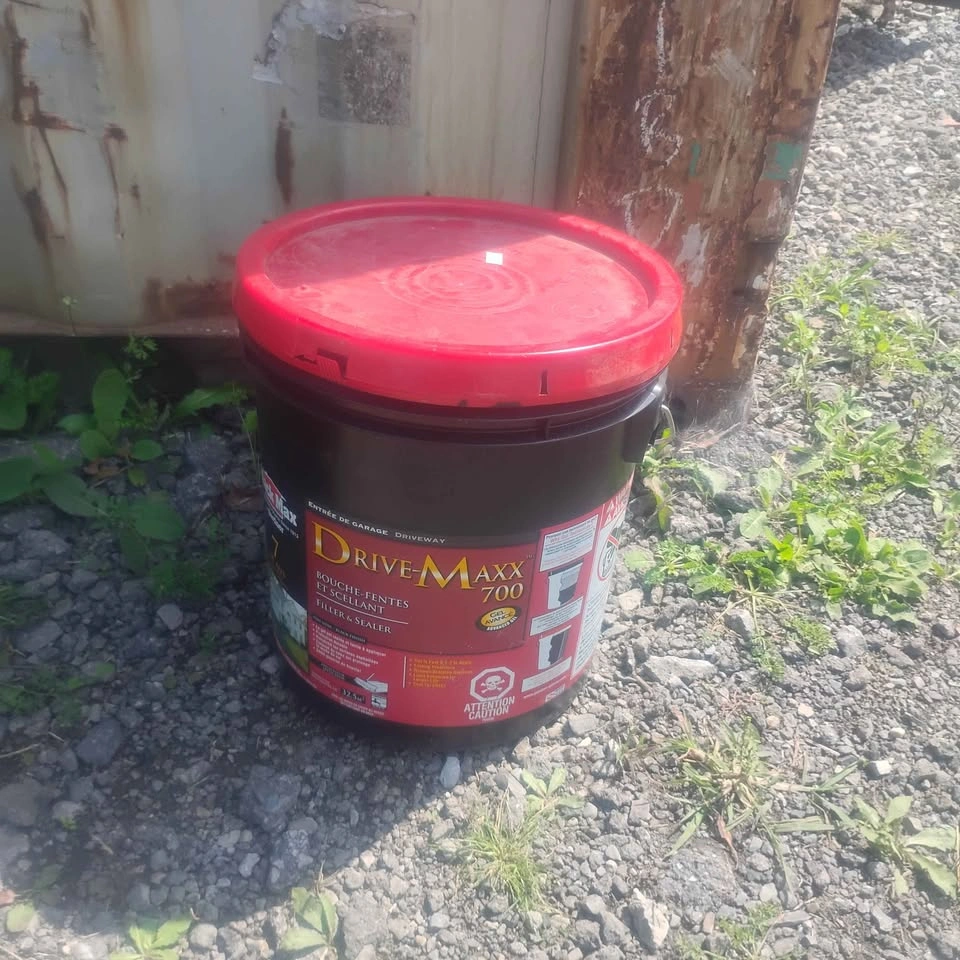 Drive-Maxx 700 Driveway Filler & Sealer - photo 2