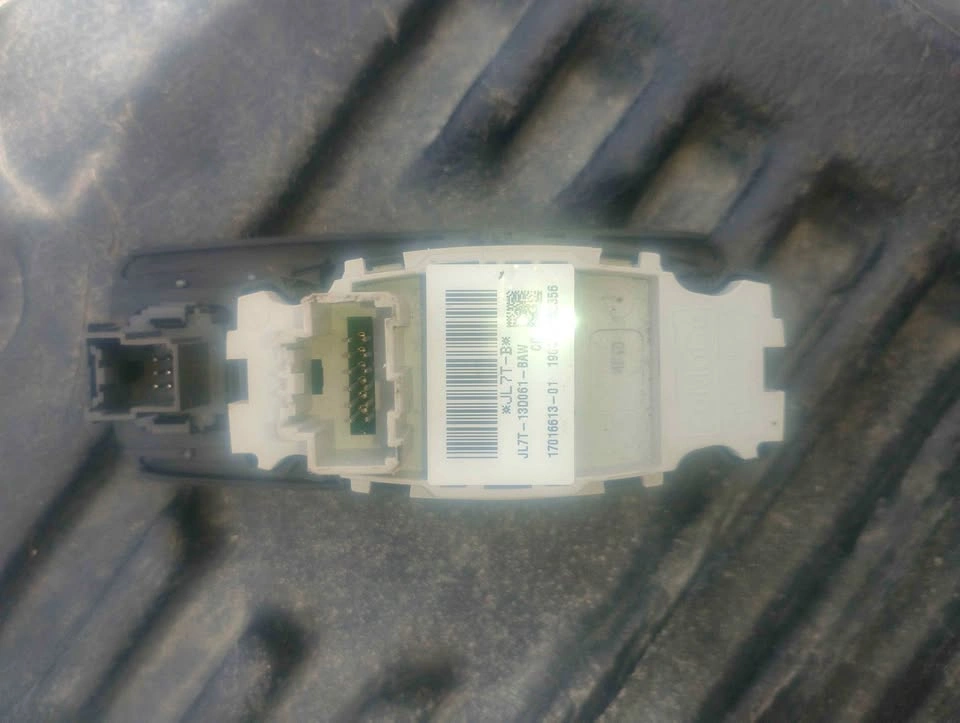Ford / Lincoln headlight, fog light, and liftgate/trunk control