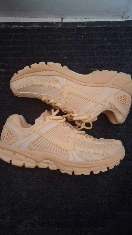 Vomero 5 Size 9.5 - photo 2