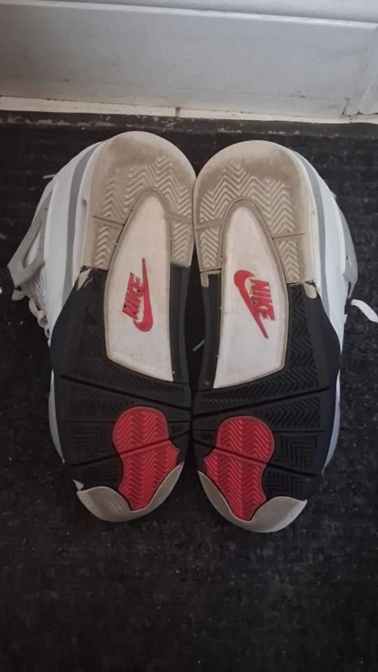 Jordan 4 White Cement Size 8.5 - photo 4