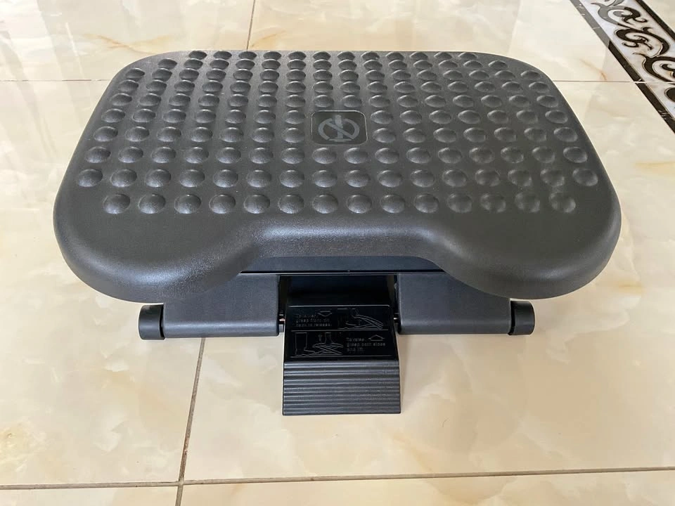Adjustable Ergonomic Office Footrest – Under Desk Leg Support