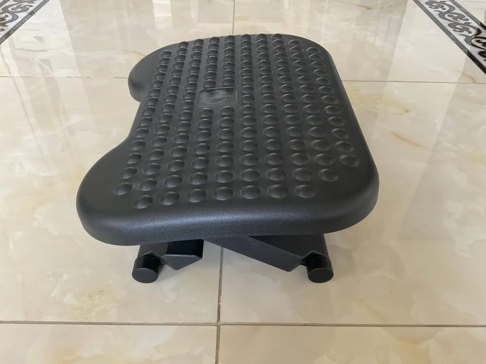 Adjustable Ergonomic Office Footrest – Under Desk Leg Support - photo 2