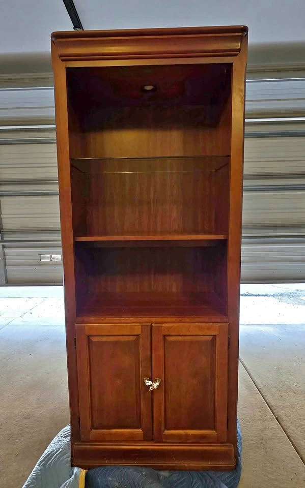 Vintage Thomasville solid wood bookshelf/cabinet/hutch