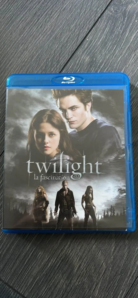 Twilight, New Moon, and Eclipse Blu-ray and DVD Set - photo 3
