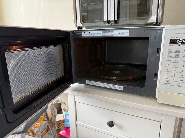 Panasonic 1100W Microwave in Good Condition - photo 3