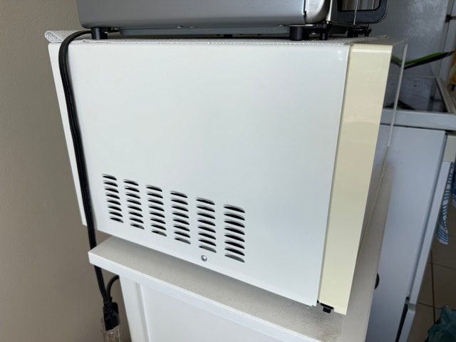 Panasonic 1100W Microwave in Good Condition - photo 4
