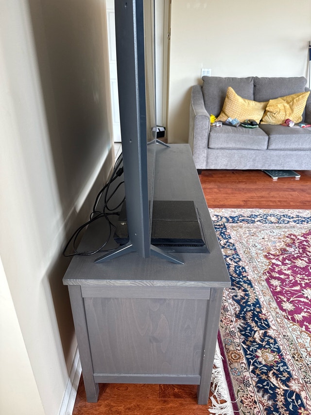 IKEA TV Stand in Good Condition - photo 2