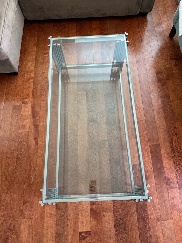 Glass Coffee Table in Great Condition - photo 3