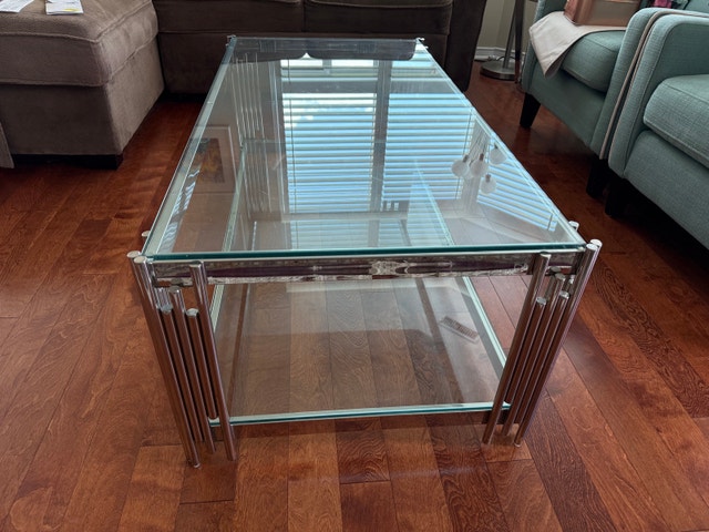 Glass Coffee Table in Great Condition - photo 5