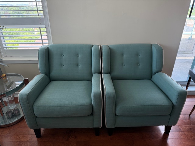 Pair of Teal Chairs in Great Condition