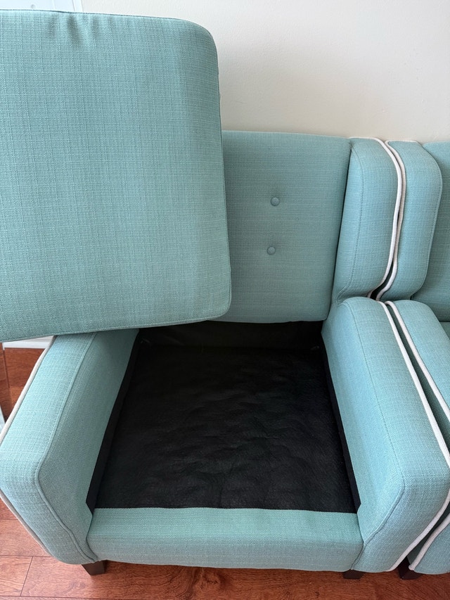 Pair of Teal Chairs in Great Condition - photo 3