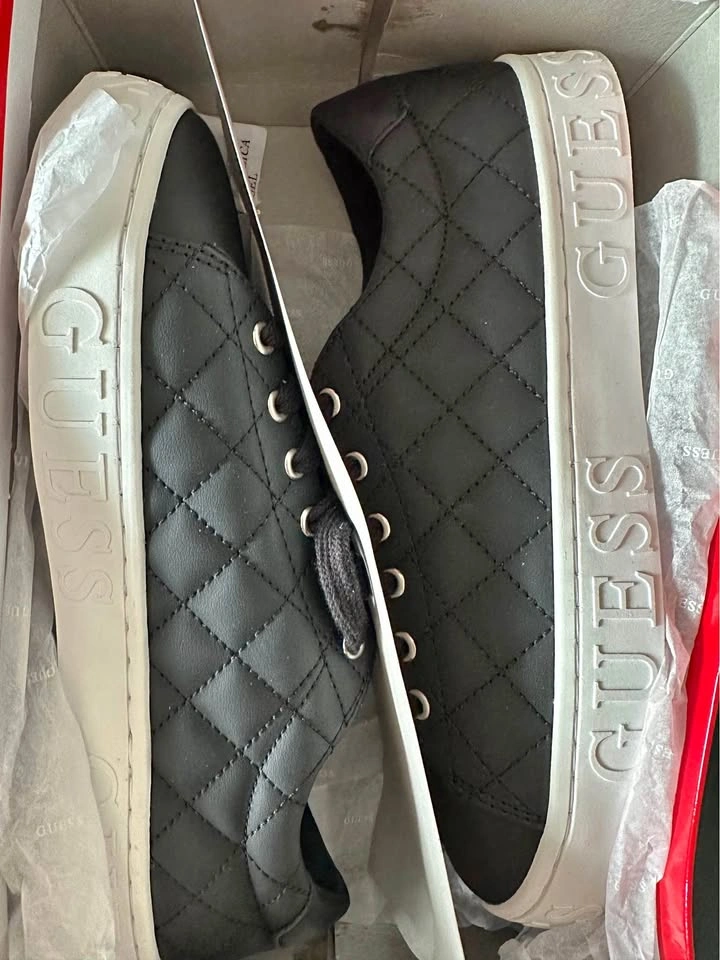 Guess Skyler Quilted Sneakers Size 8.5M