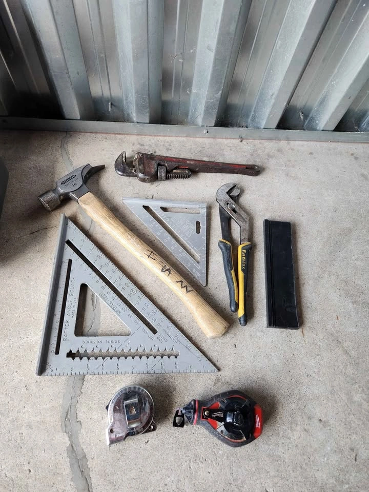 🇨🇦  Dewalt circular saw and carpentry tools - photo 4
