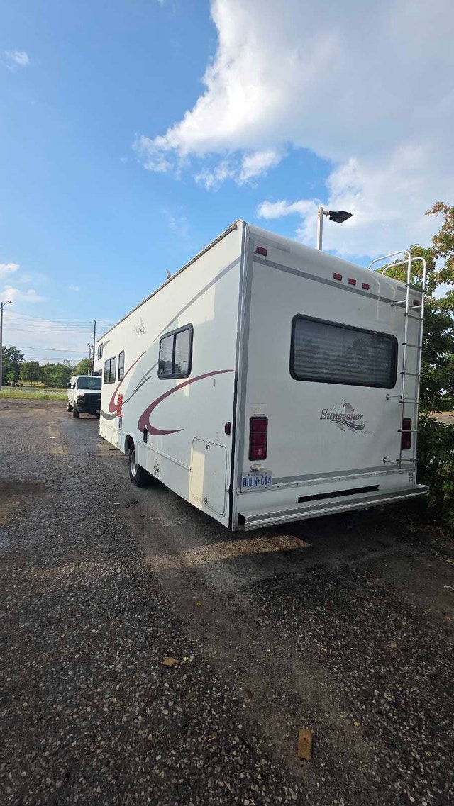 2003 Ford E450 Forest River Sunseeker Class C Motorhome - photo 2