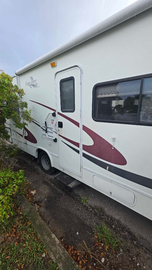 2003 Ford E450 Forest River Sunseeker Class C Motorhome - photo 3