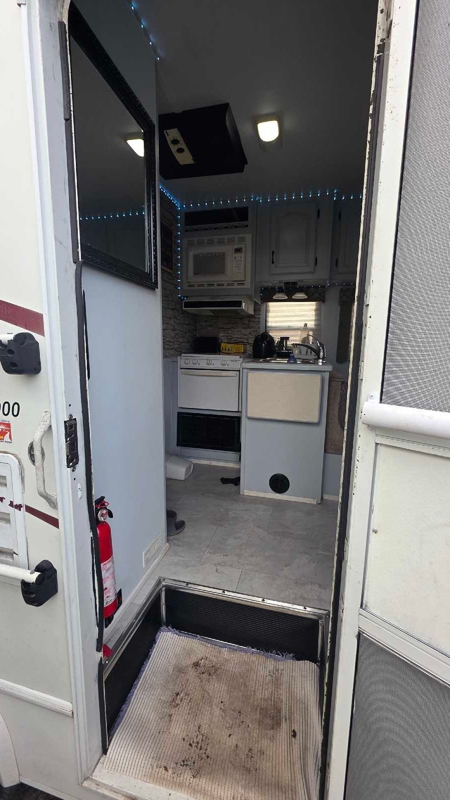 2003 Ford E450 Forest River Sunseeker Class C Motorhome - photo 5