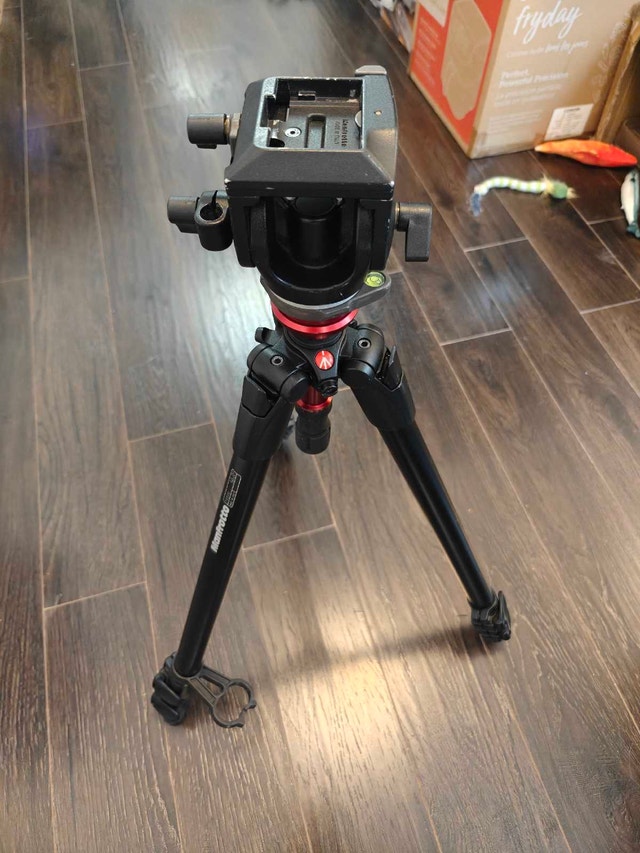 Manfrotto Tripod - photo 2