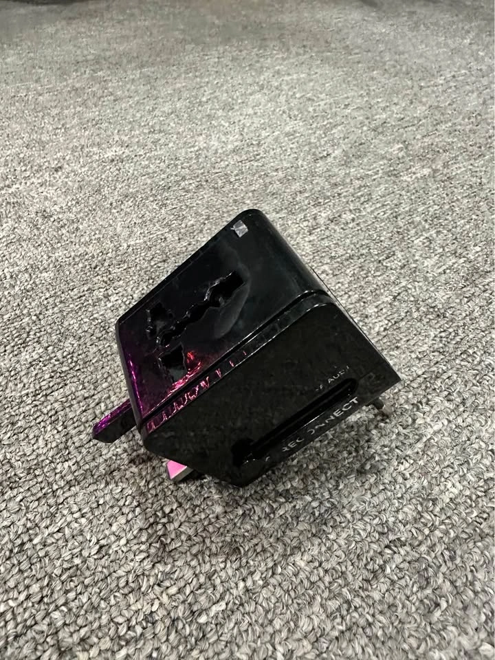 Travel adapter - photo 2